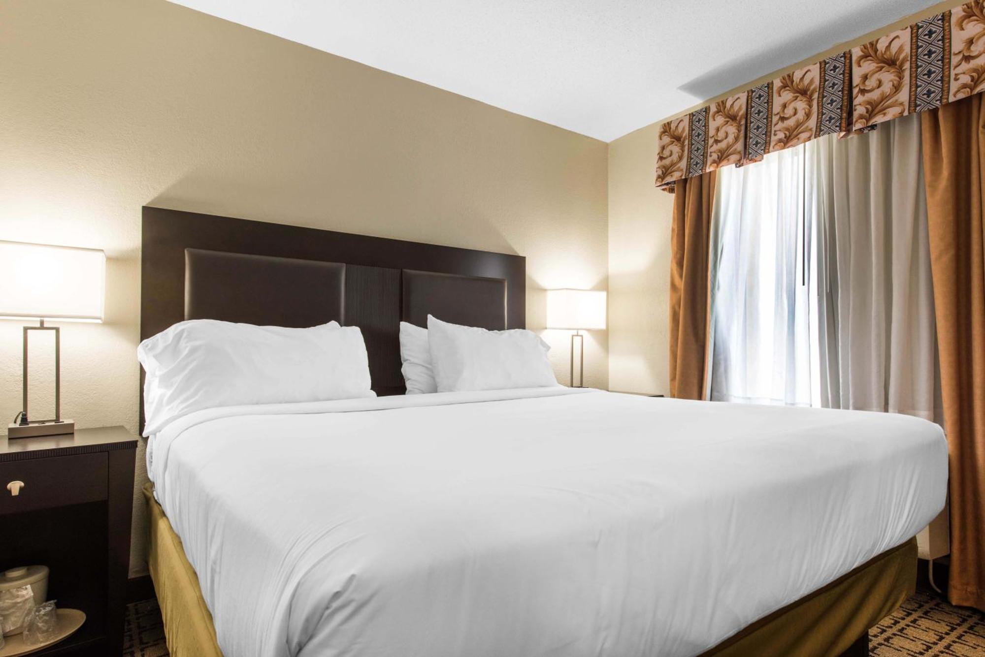 Clarion Inn Cranberry Township Bagian luar foto