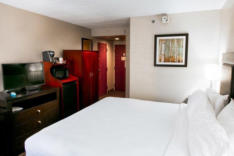 Clarion Inn Cranberry Township Bagian luar foto